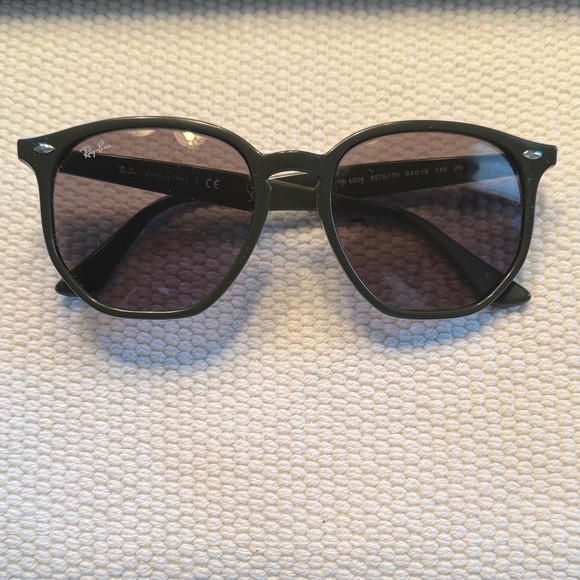 Ray-Ban Green Sunglasses - Picture 1 of 1